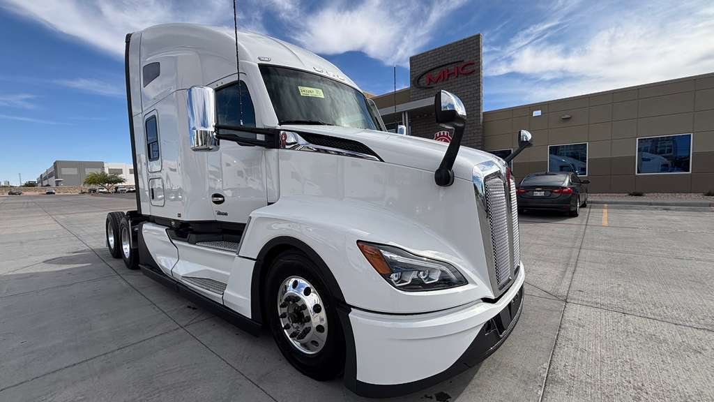 2027 KENWORTH T680 in El Paso, TX