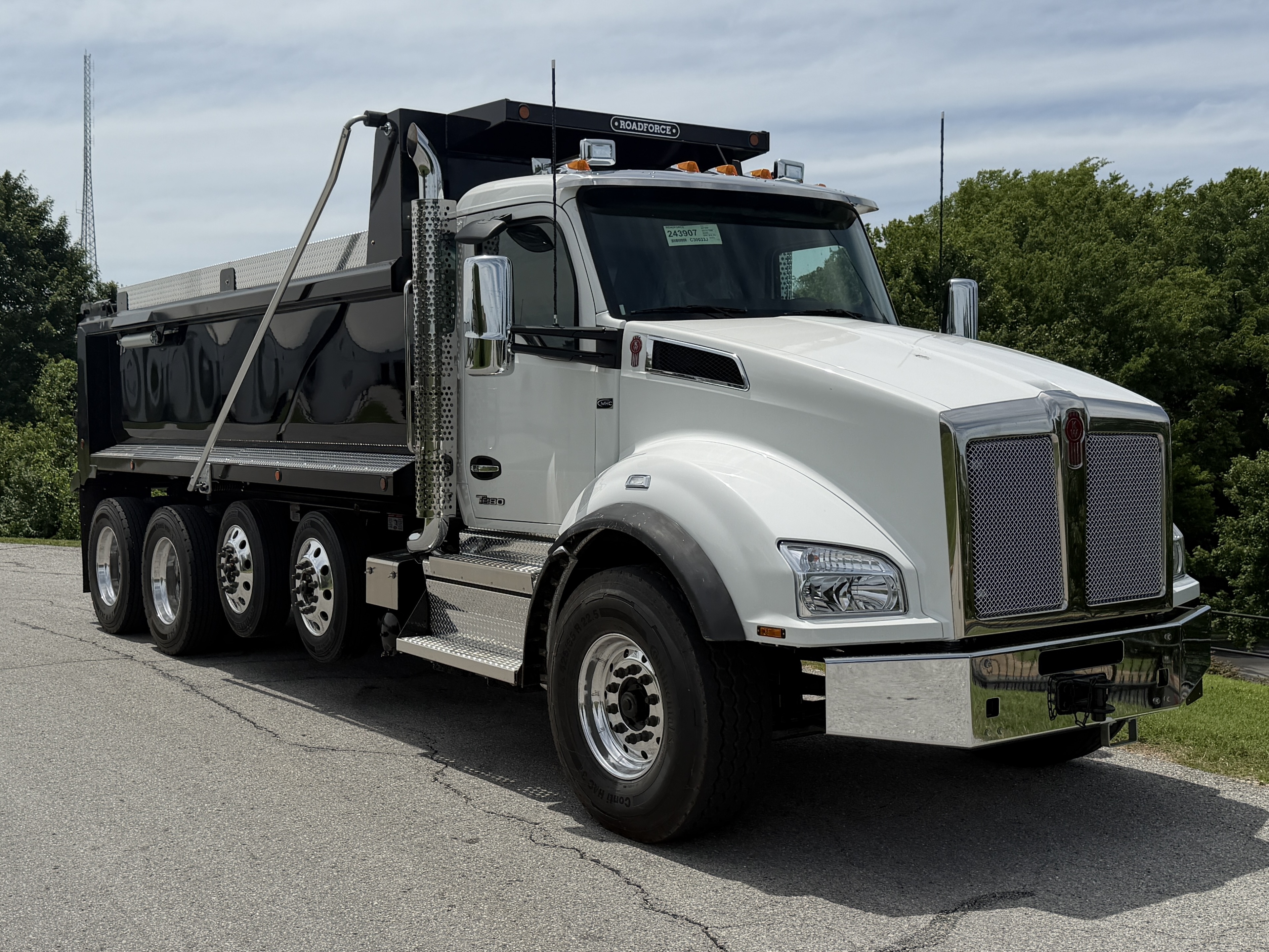 2027 KENWORTH T880 in Springfield, MO
