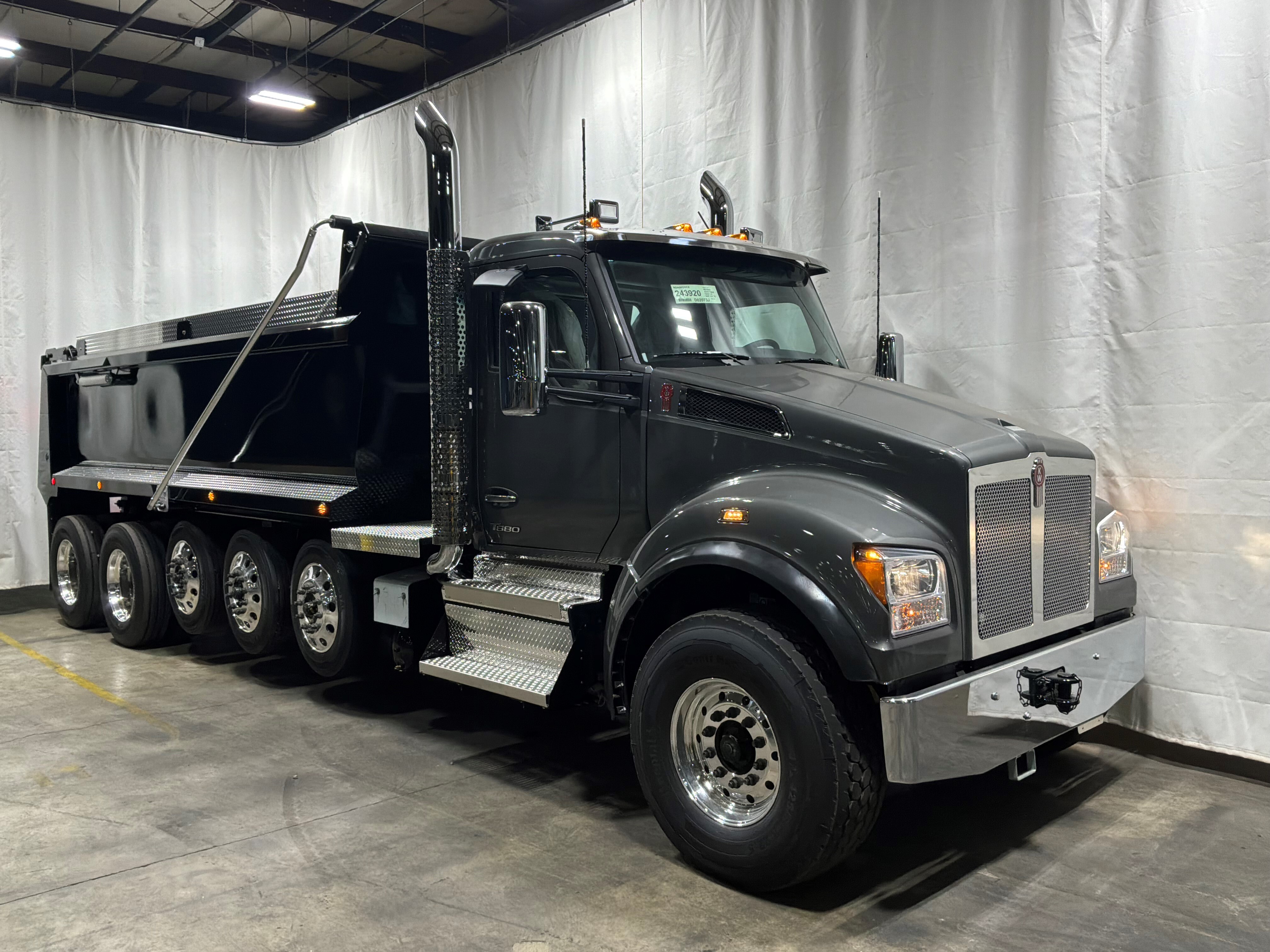 2027 KENWORTH T880 in Clinton, NC