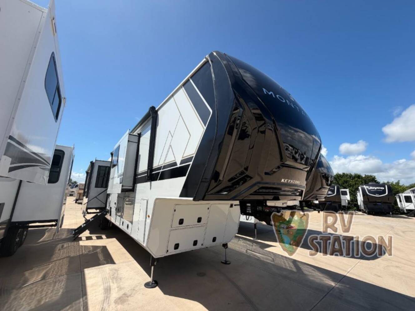 A photo of this 2026 Keystone Rv Montana 3900RK