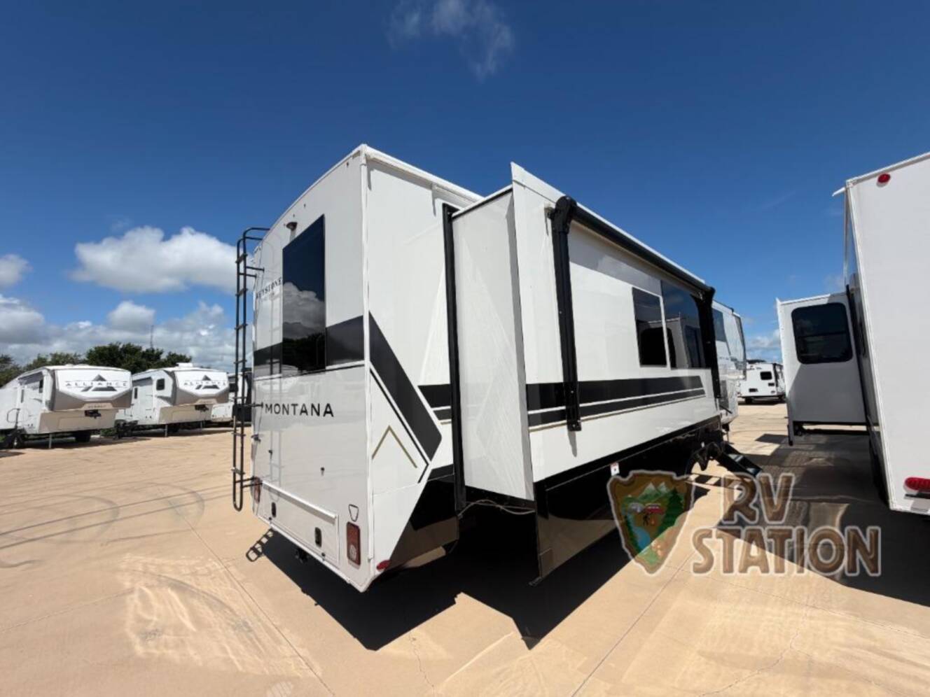 A photo of this 2026 Keystone Rv Montana 3900RK