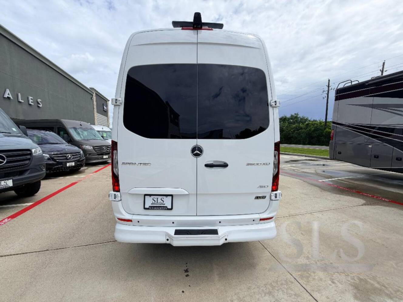 A photo of this 2026 Midwest Automotive Designs Luxe Cruiser Luxe Cruiser