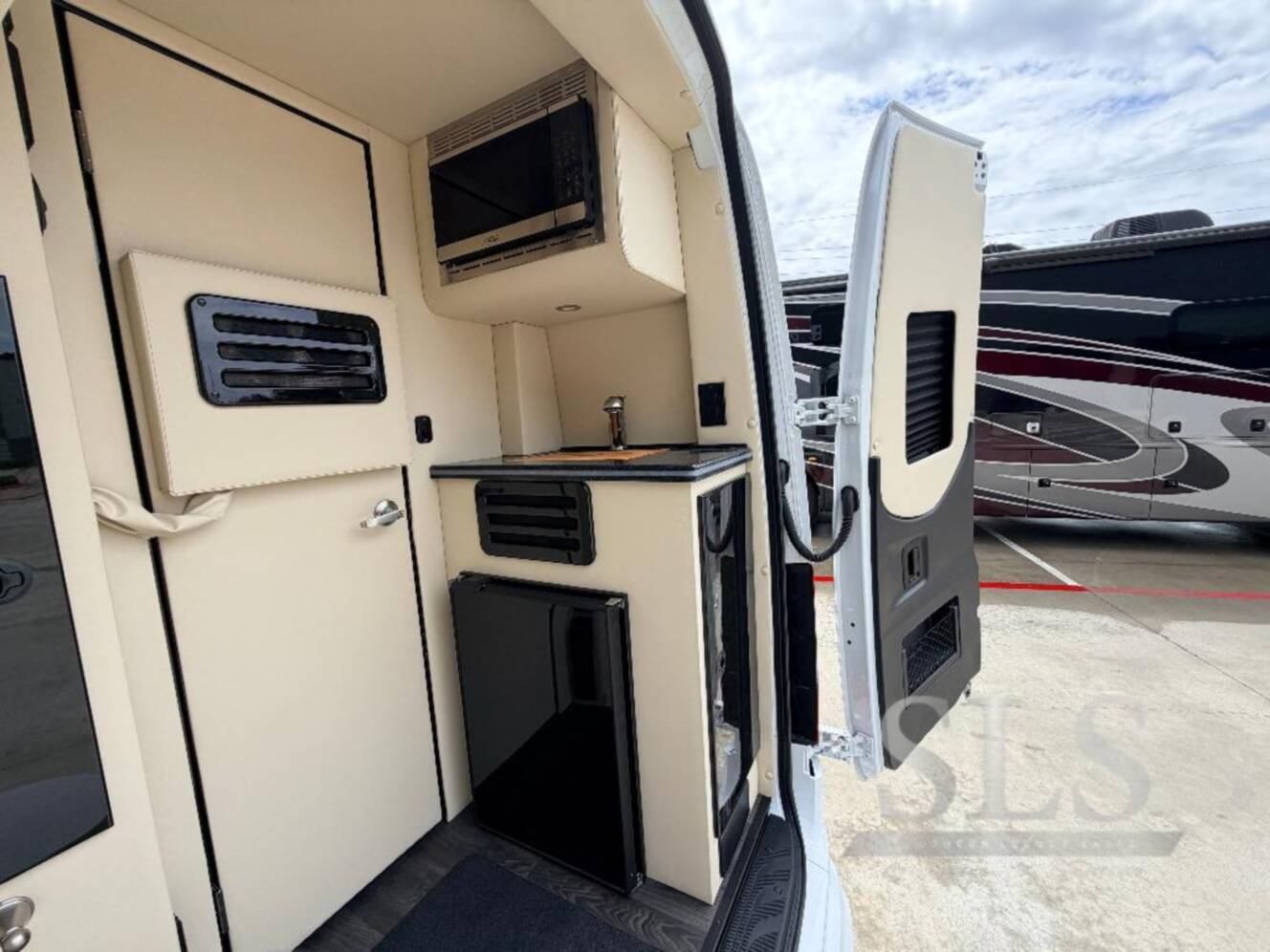 A photo of this 2026 Midwest Automotive Designs Luxe Cruiser Luxe Cruiser