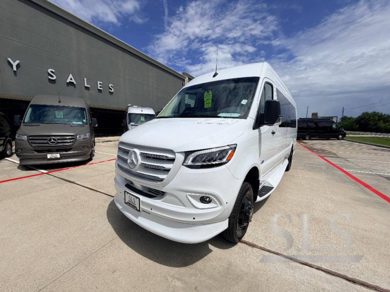 A photo of this 2026 Midwest Automotive Designs Luxe Cruiser Luxe Cruiser