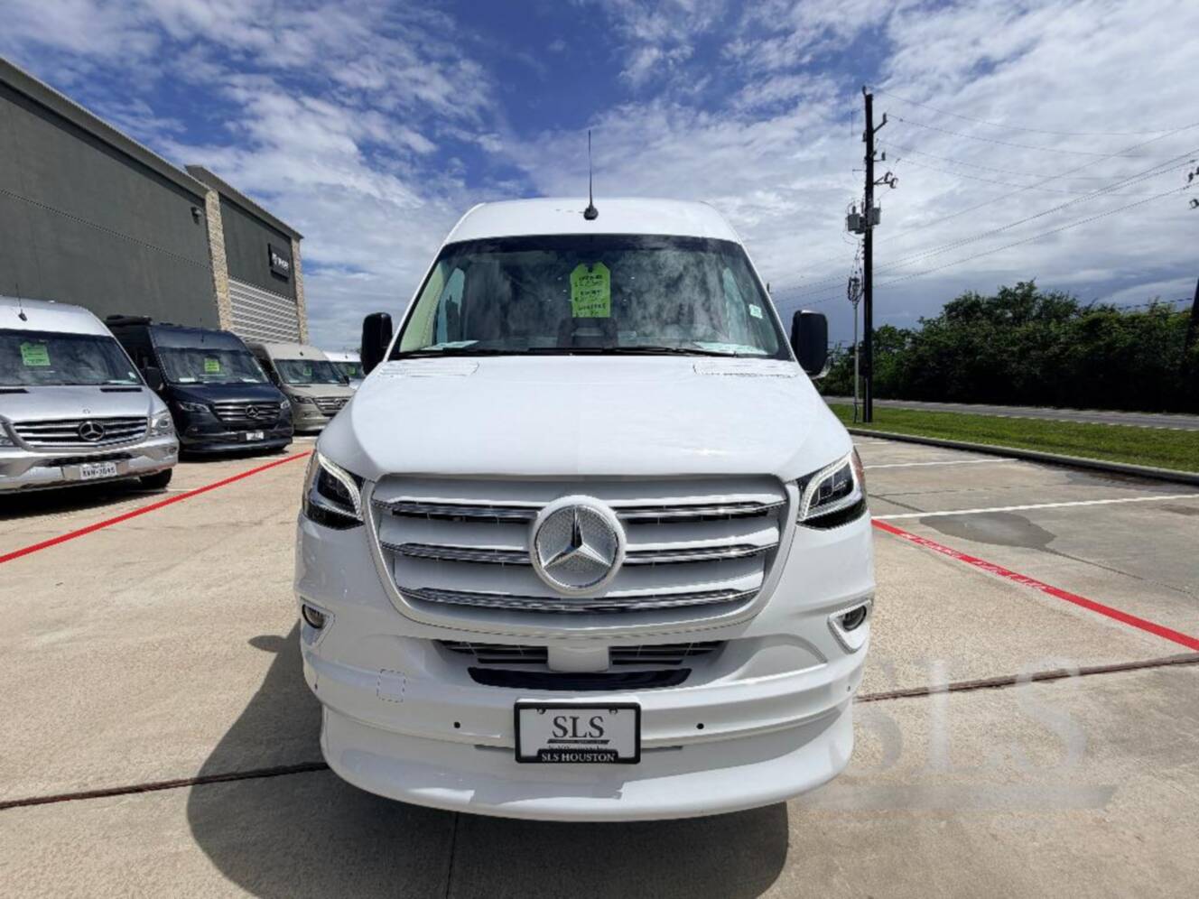 A photo of this 2026 Midwest Automotive Designs Luxe Cruiser Luxe Cruiser