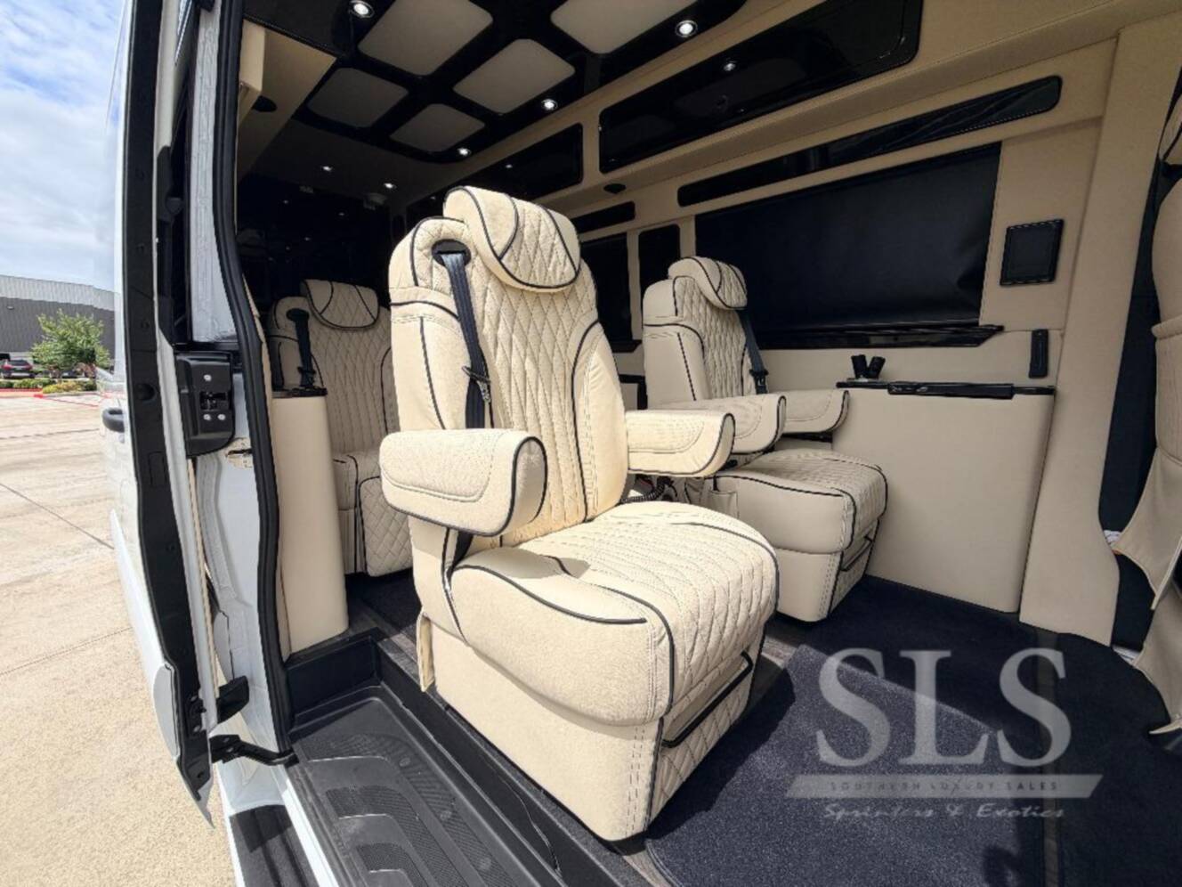 A photo of this 2026 Midwest Automotive Designs Luxe Cruiser Luxe Cruiser