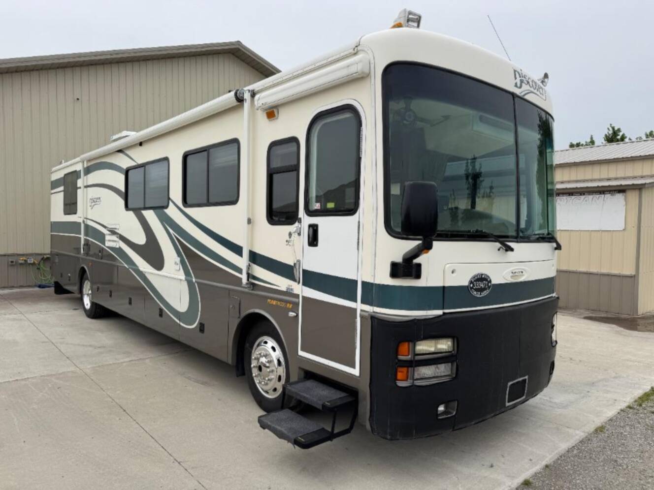 A photo of this 2002 Fleetwood Rv Discovery 38D