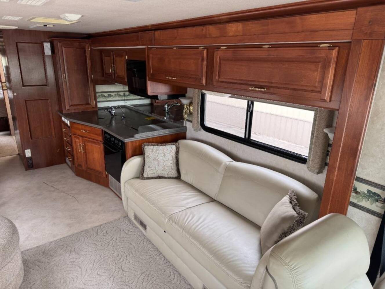 A photo of this 2002 Fleetwood Rv Discovery 38D