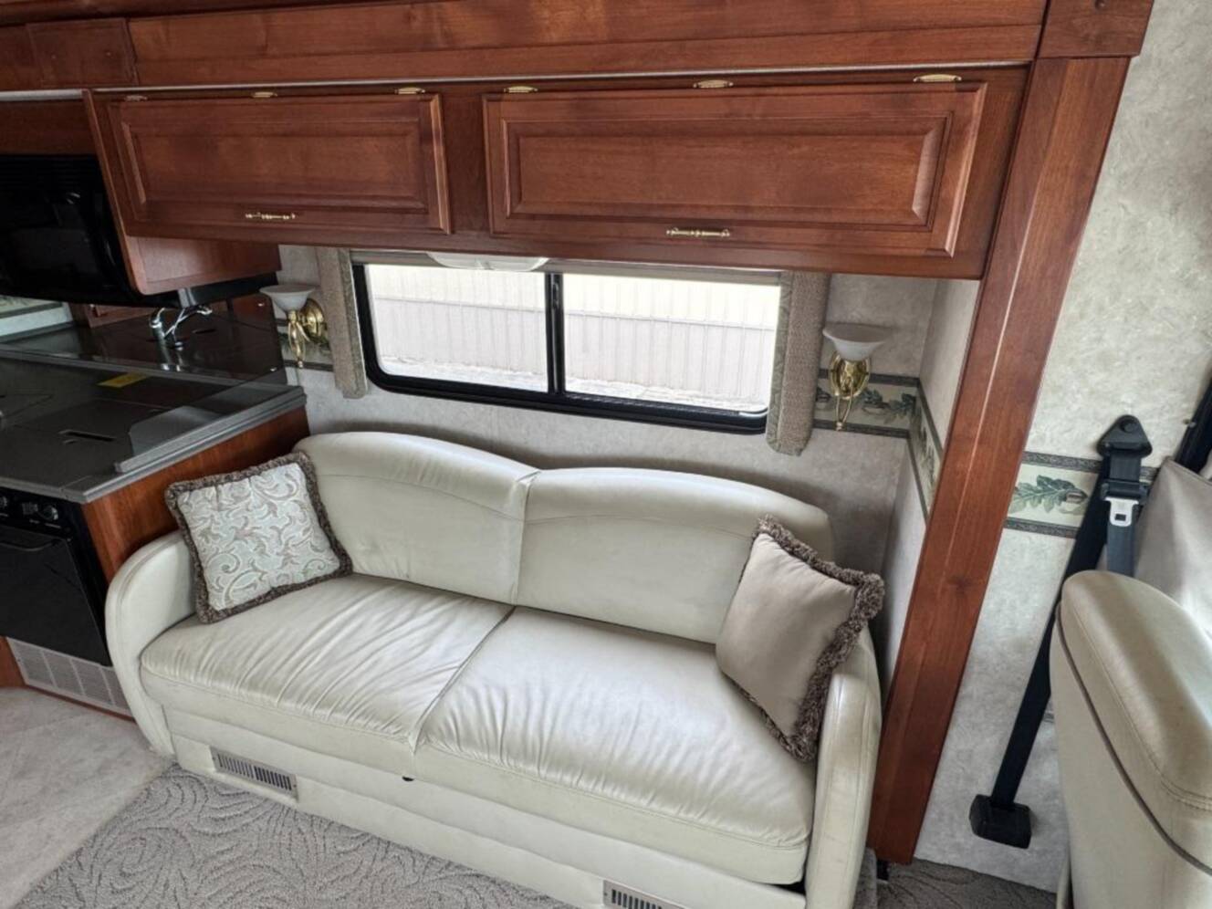 A photo of this 2002 Fleetwood Rv Discovery 38D