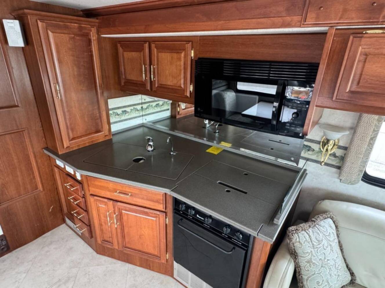 A photo of this 2002 Fleetwood Rv Discovery 38D