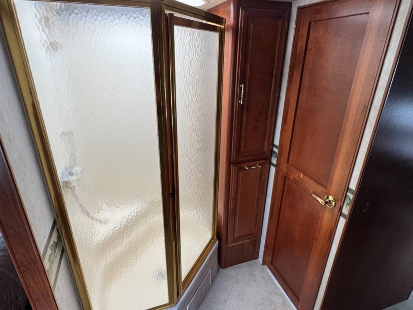 A photo of this 2002 Fleetwood Rv Discovery 38D