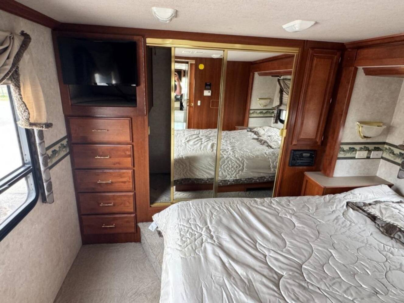 A photo of this 2002 Fleetwood Rv Discovery 38D
