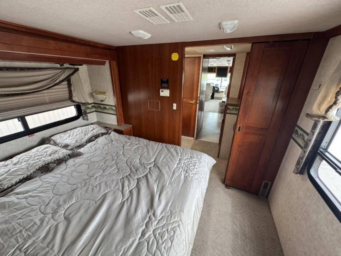 A photo of this 2002 Fleetwood Rv Discovery 38D