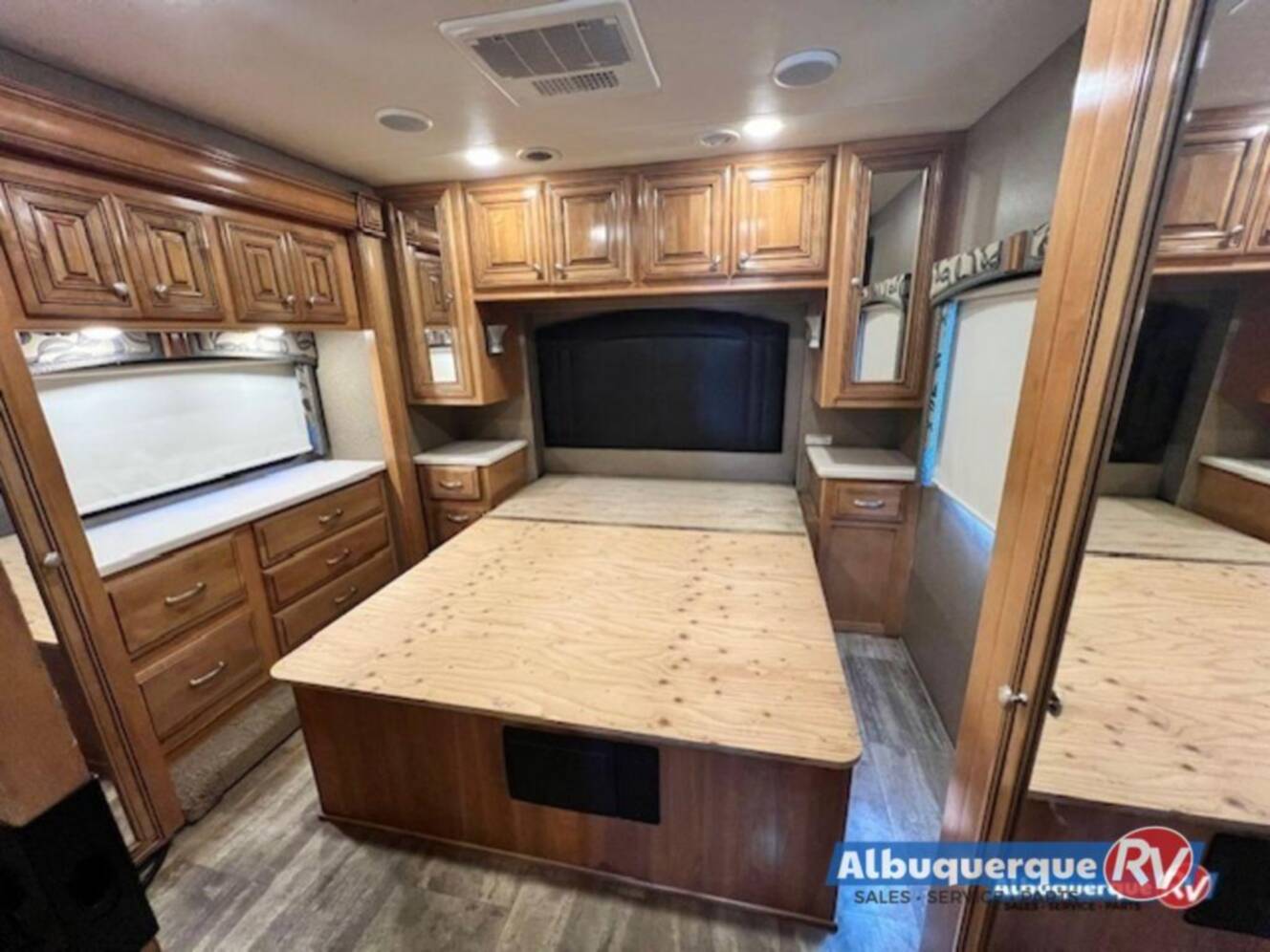 A photo of this 2016 Thor Motor Coach Palazzo 33.2