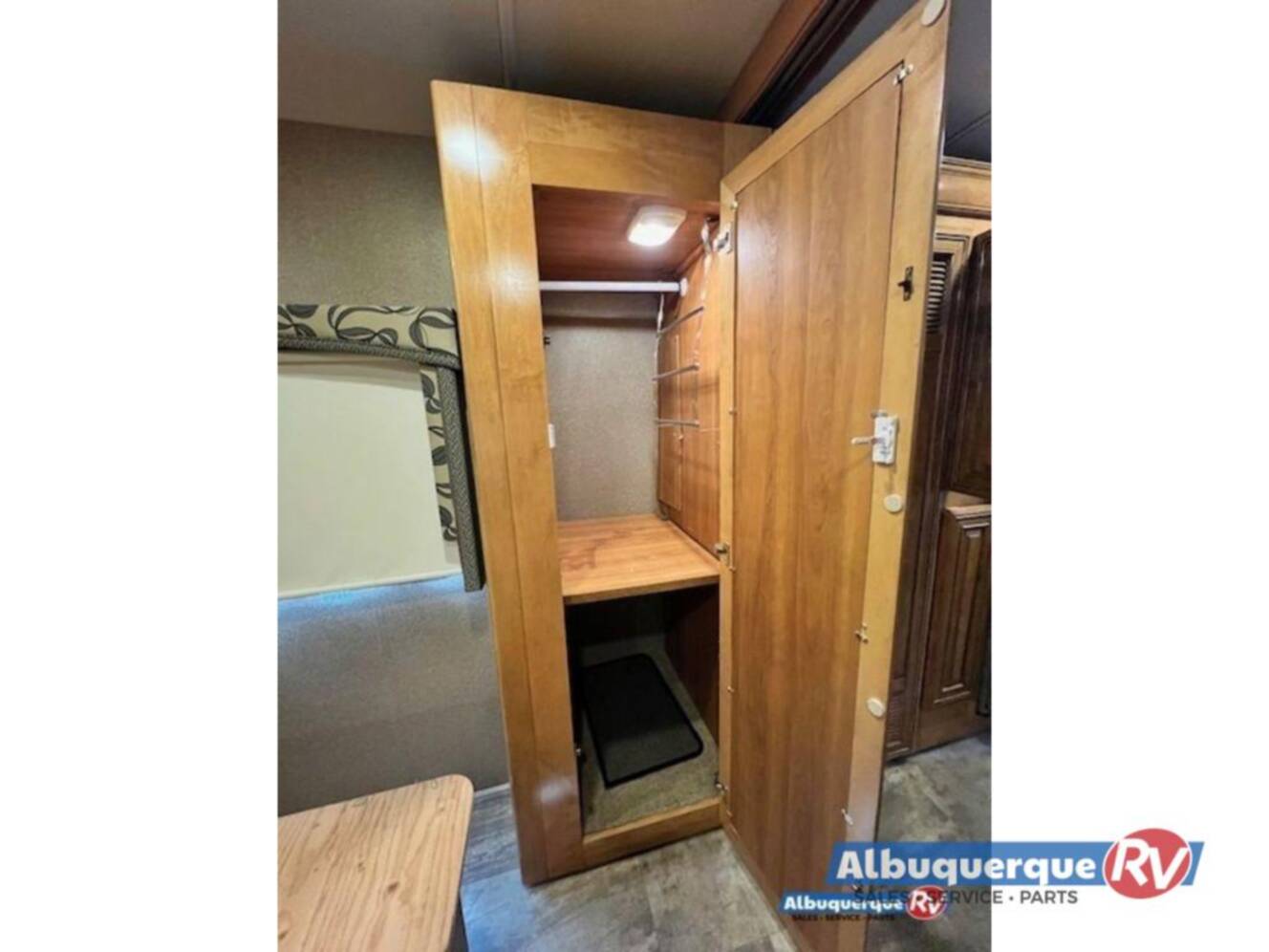 A photo of this 2016 Thor Motor Coach Palazzo 33.2