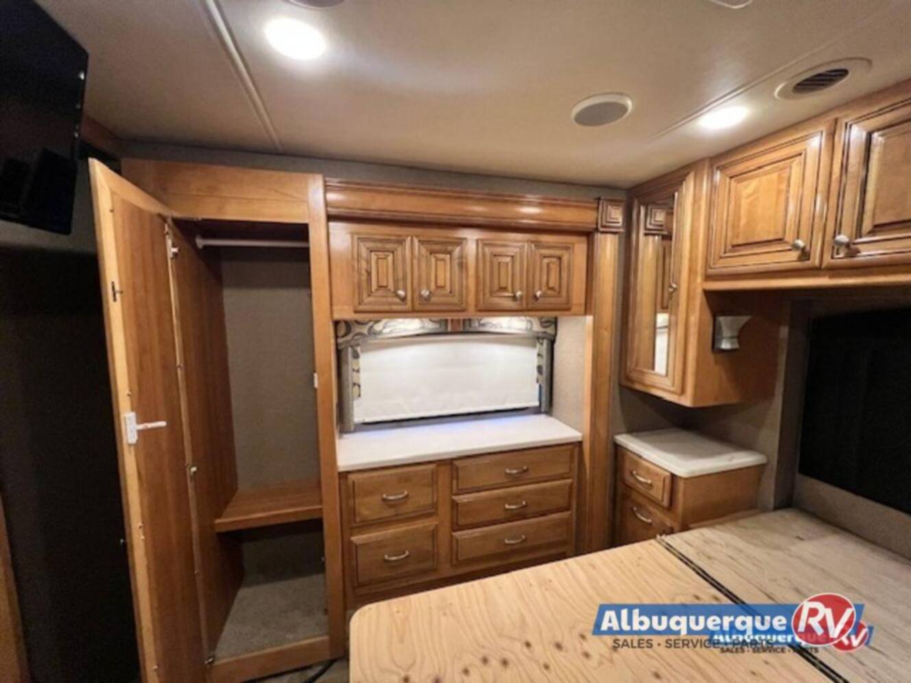 A photo of this 2016 Thor Motor Coach Palazzo 33.2