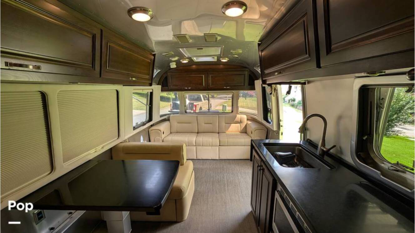 A photo of this 2018 Airstream Classic 30RB