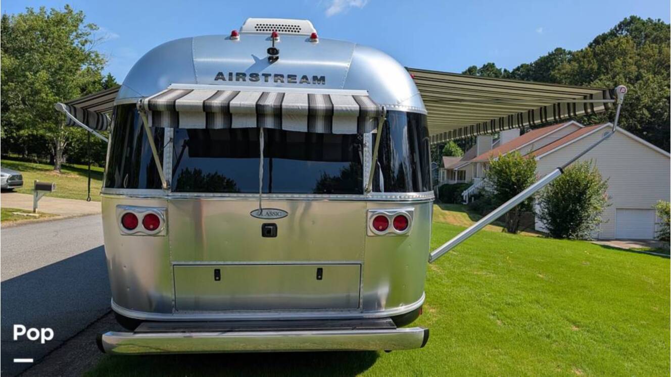 A photo of this 2018 Airstream Classic 30RB