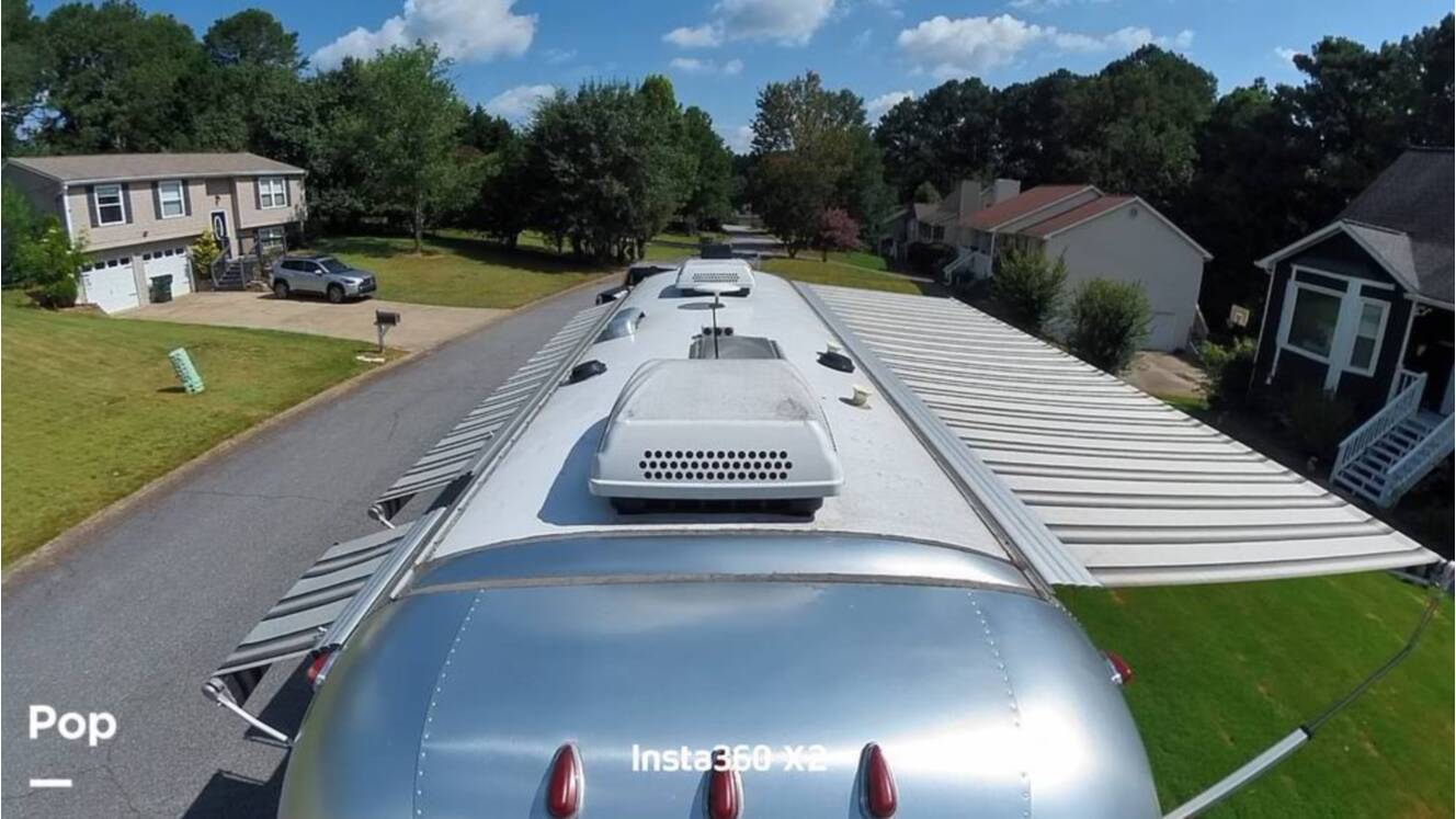 A photo of this 2018 Airstream Classic 30RB