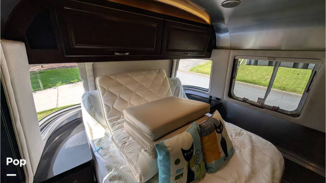 A photo of this 2018 Airstream Classic 30RB