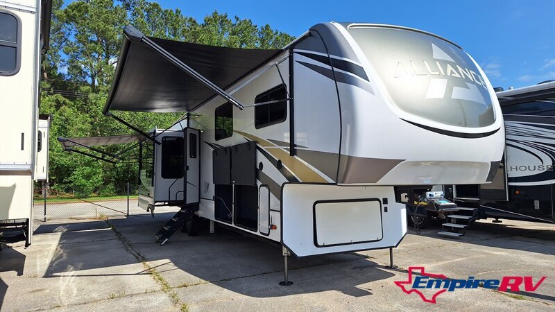 2021 Alliance Rv Paradigm 390MP in liberty TX