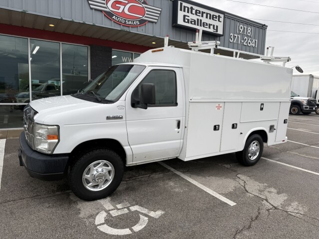 2017 FORD ECONOLINE in Collinsville, OK