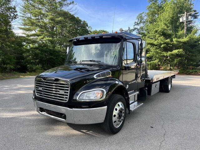 2021 FREIGHTLINER BUSINESS CLASS M2 106 in Upton, MA