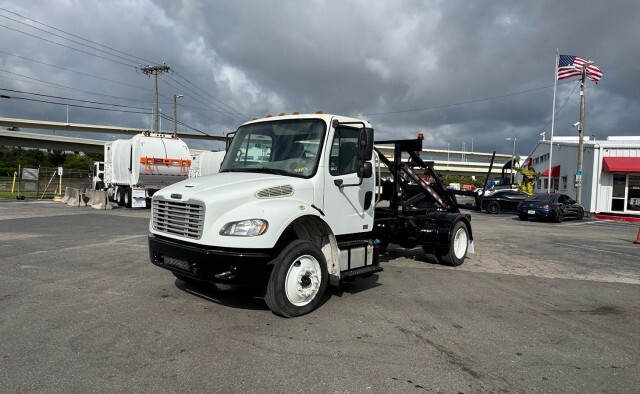 2016 FREIGHTLINER BUSINESS CLASS M2 106 in Tampa, FL