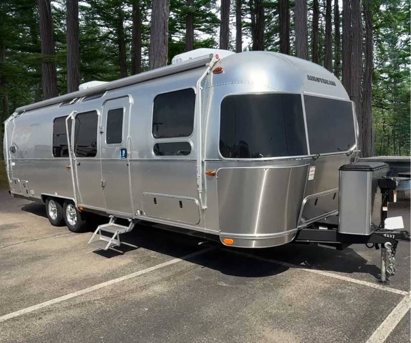 A photo of this 2026 Airstream Flying Cloud 30FB Bunk