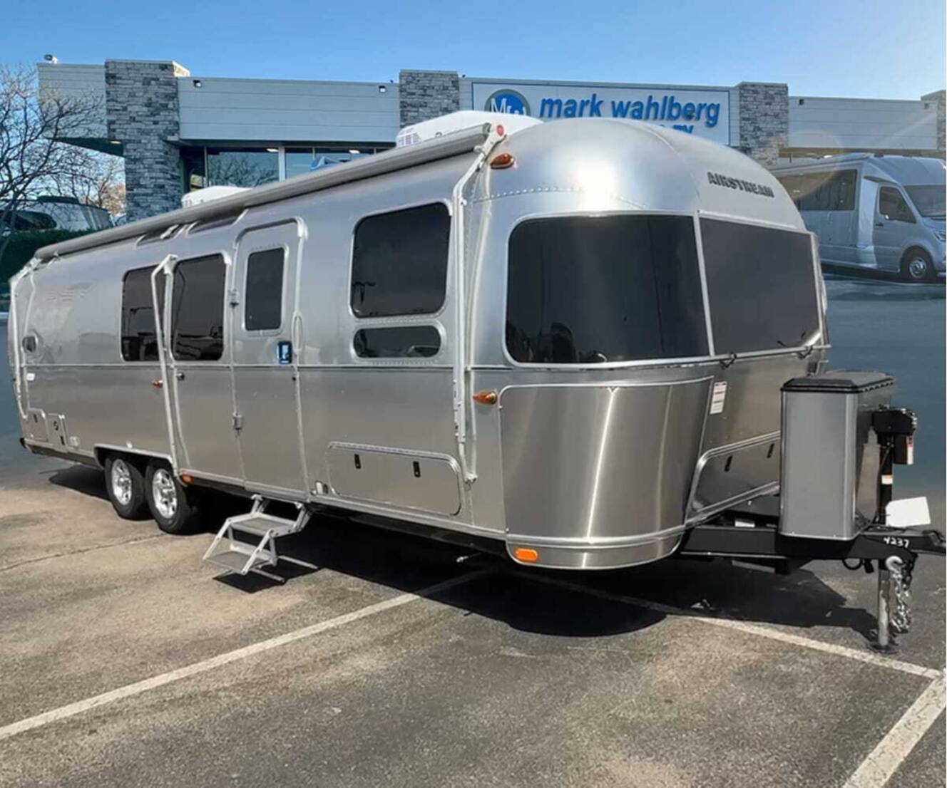 A photo of this 2026 Airstream Flying Cloud 30FB Bunk