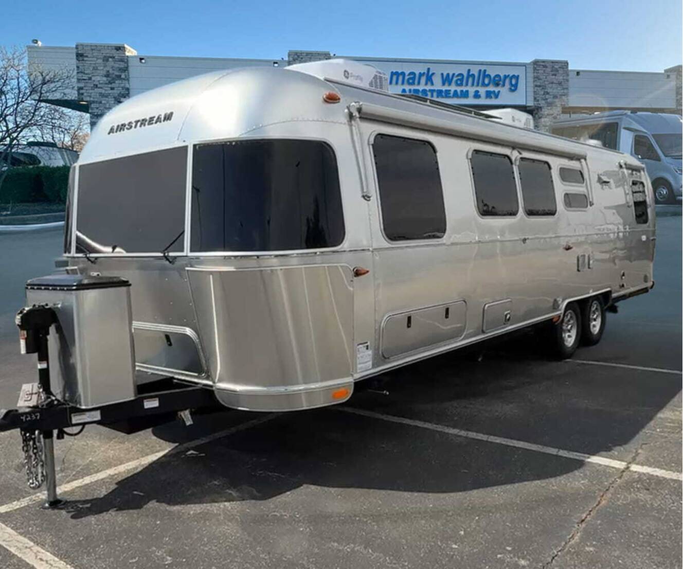 A photo of this 2026 Airstream Flying Cloud 30FB Bunk