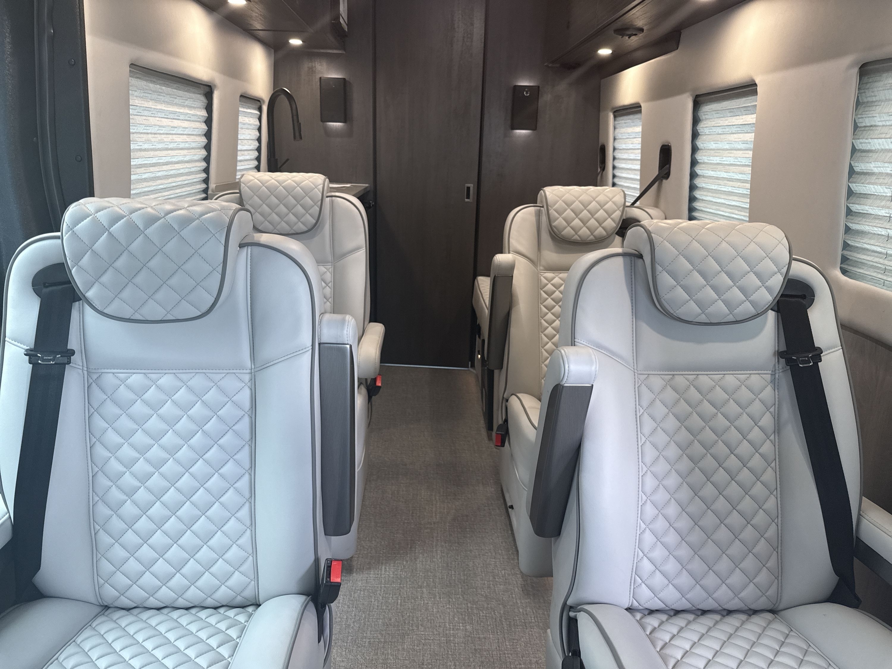 2027 Thor FREEDOM MOVER PX10 RWD in golden CO