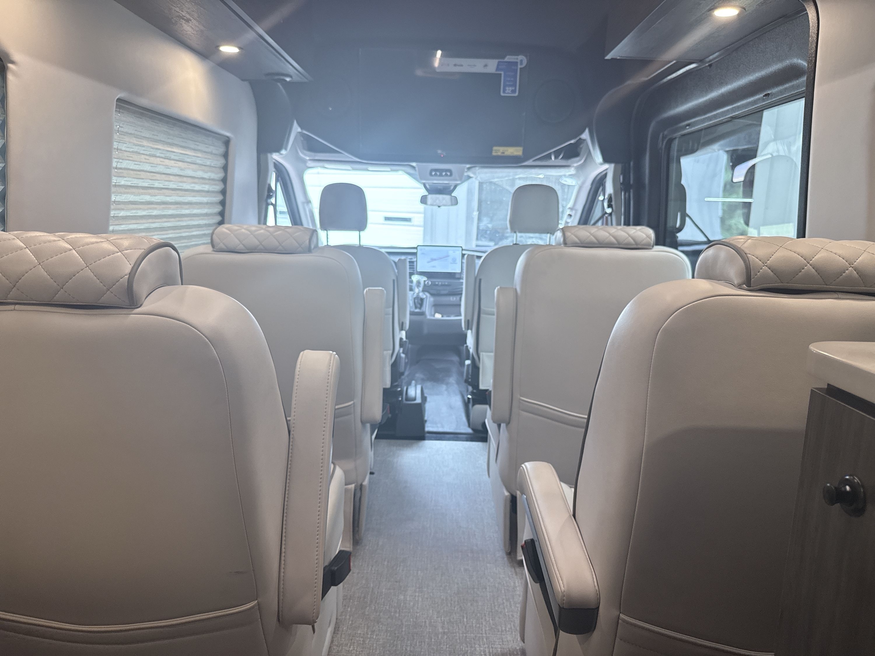 2027 Thor FREEDOM MOVER PX10 RWD in golden CO