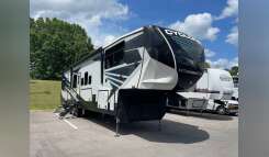 2022 Heartland CYCLONE 4007 Fifth Wheel Toy Hauler RV