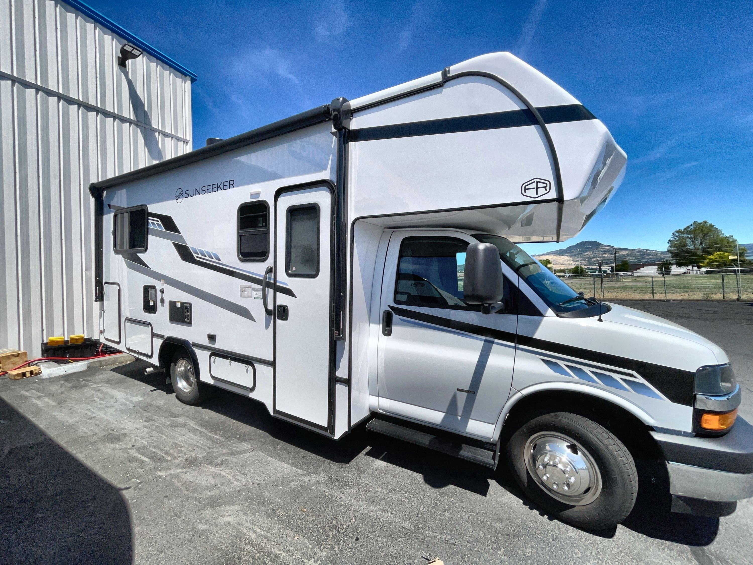 2027 Forest River SUNSEEKER LE 2350C 2350 LE in medford OR