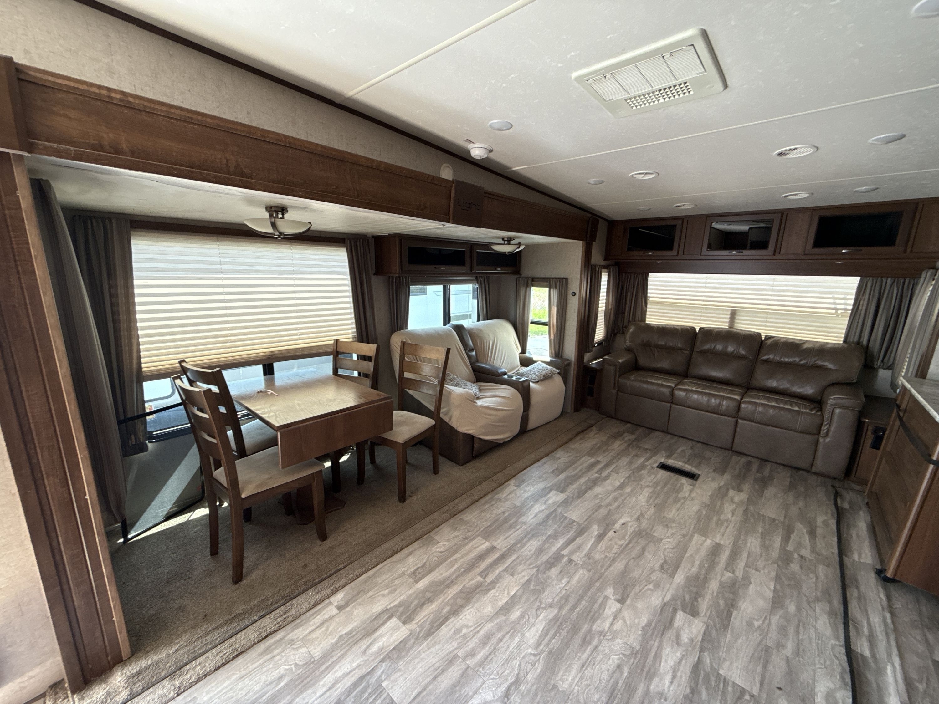 2017 Highland Ridge LIGHT 319RLS LF319RLS in churchville NY