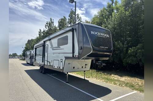 2027 Forest River ROCKWOOD SIGNATURE 371RK in ashland VA