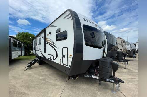 2020 Forest River ROCKWOOD SIGNATURE ULTRA LITE 8335BSS in greenwood IN