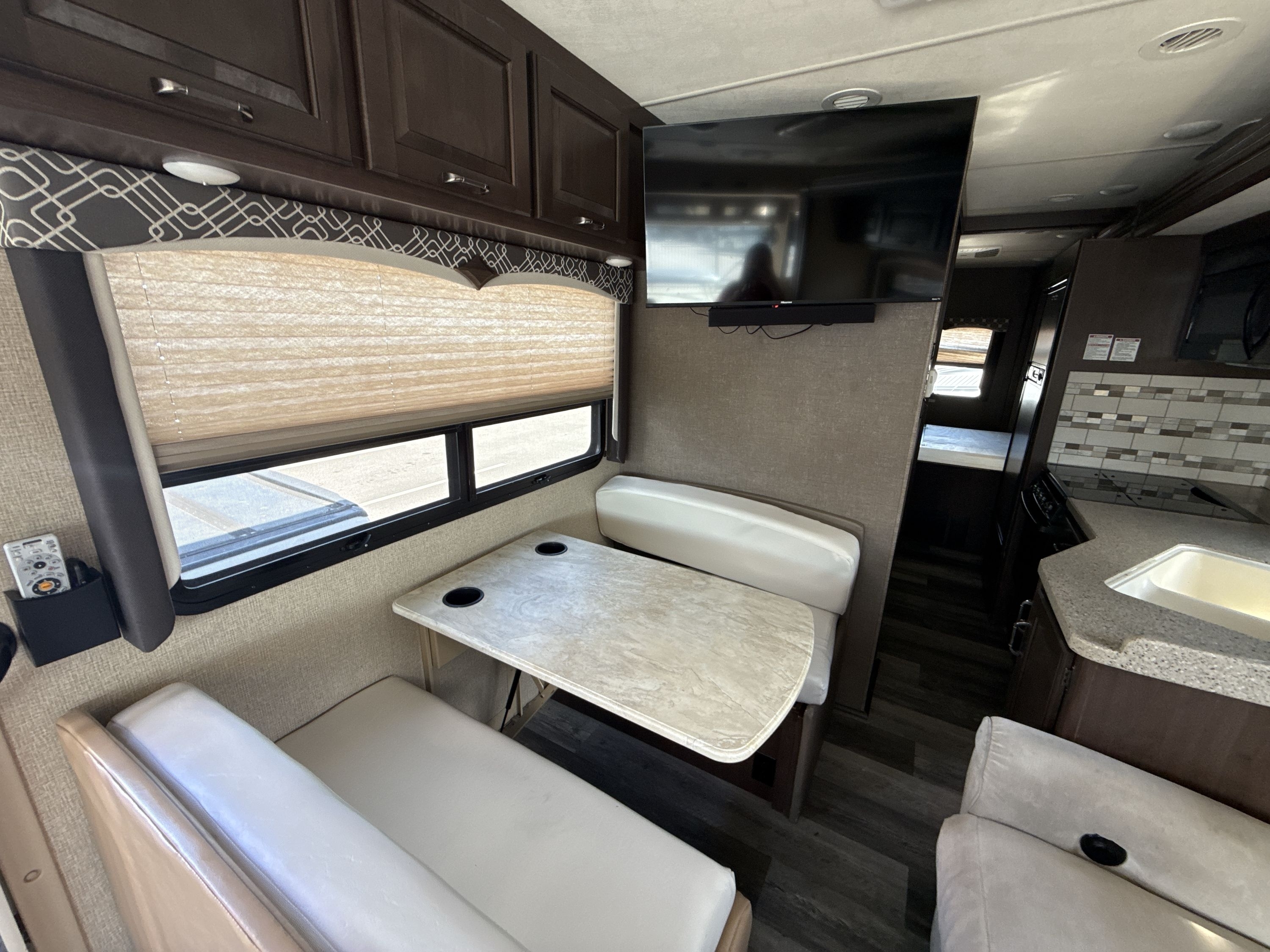 2018 Thor HURRICANE 29M in kodak TN