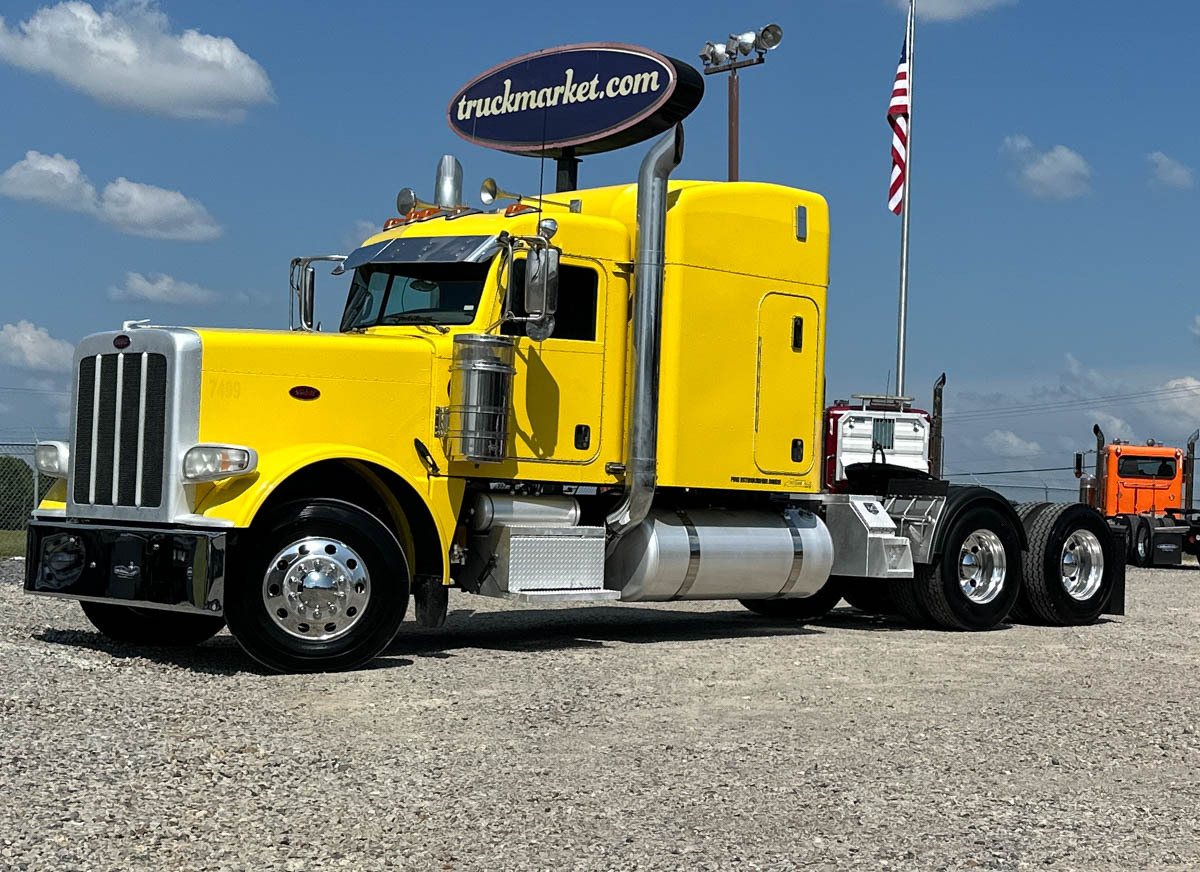 2014 PETERBILT 389 in Olive Branch, MS