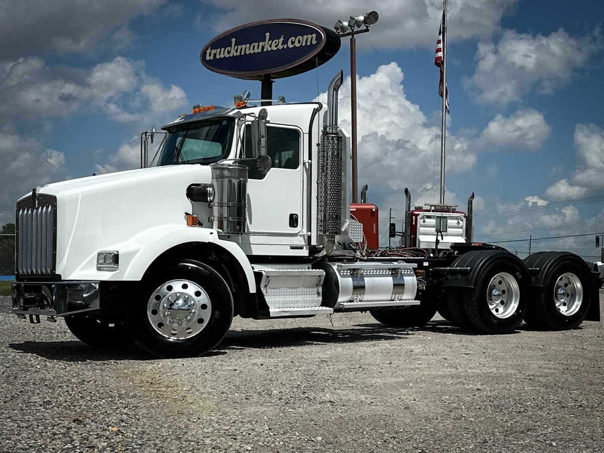 2016 KENWORTH T800 in Olive Branch, MS