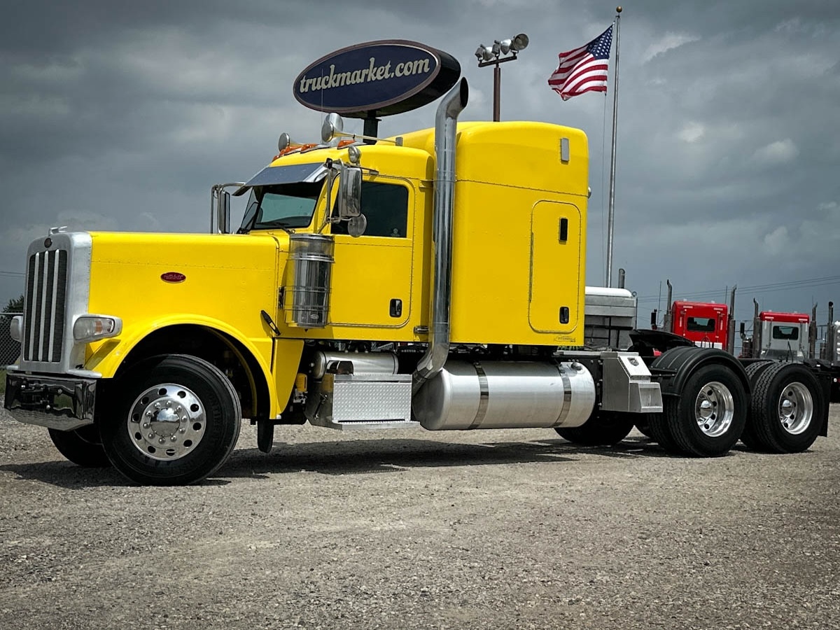 2014 PETERBILT 389 in Olive Branch, MS