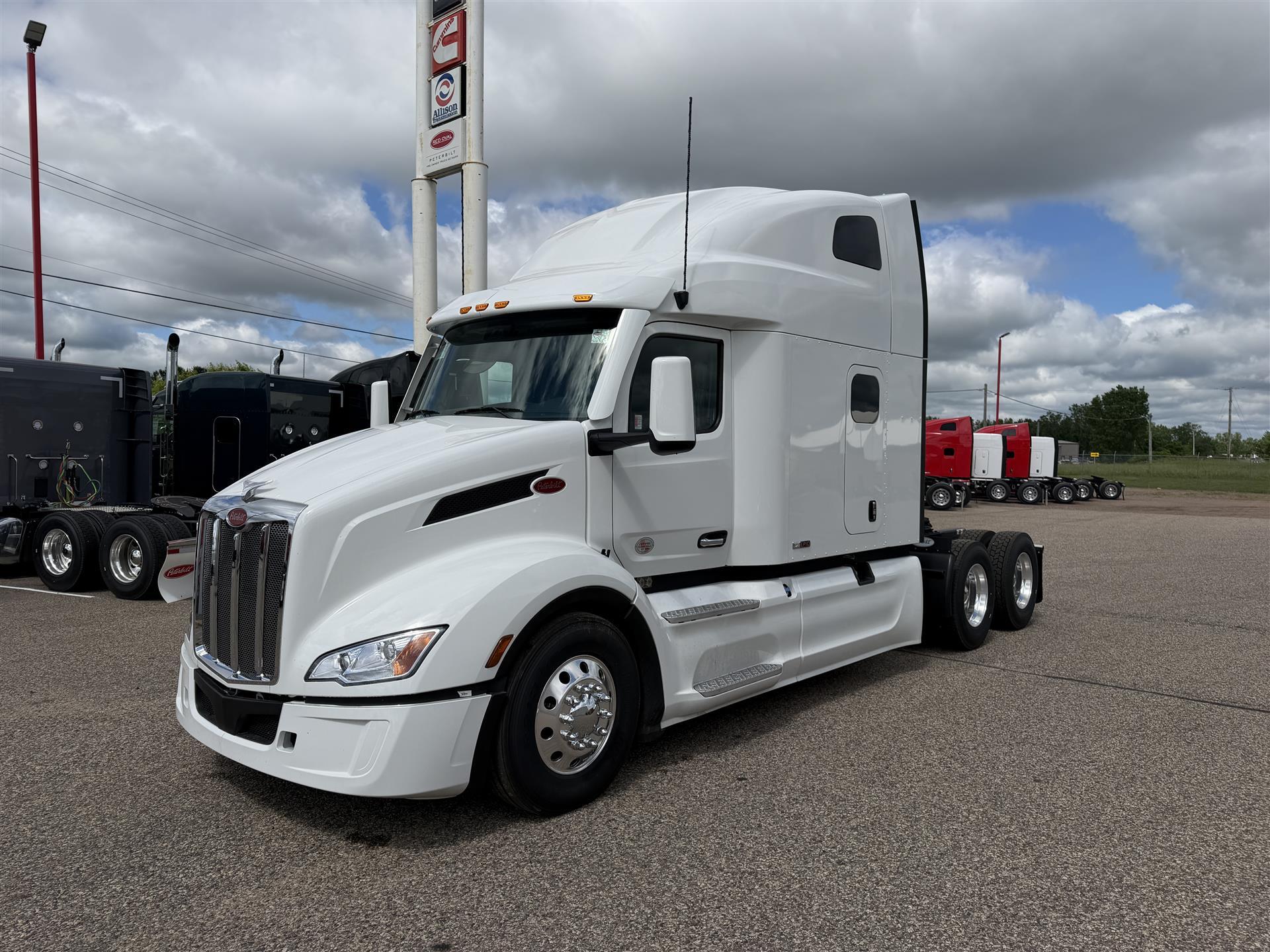 2027 PETERBILT 579 in Eau Claire, WI