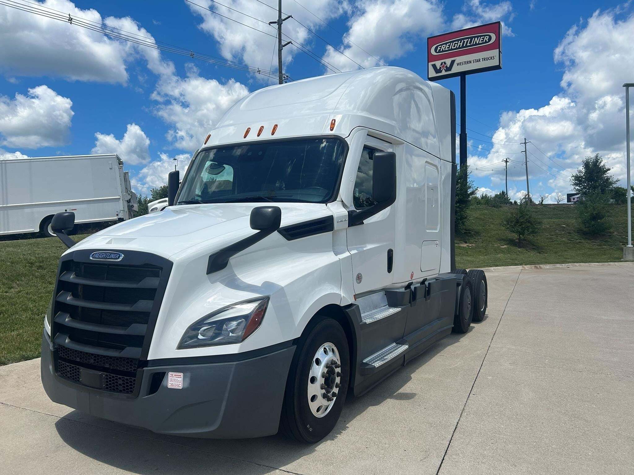 2022 FREIGHTLINER CASCADIA 126 in Walton, KY