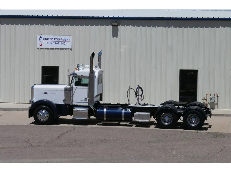 2014 PETERBILT 389