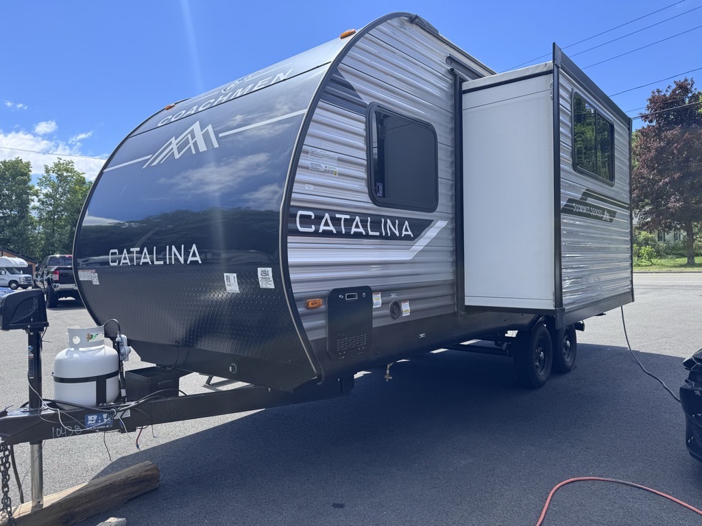 2025 Coachmen CATALINA SUMMIT SERIES 184RBS in williamsburg MA