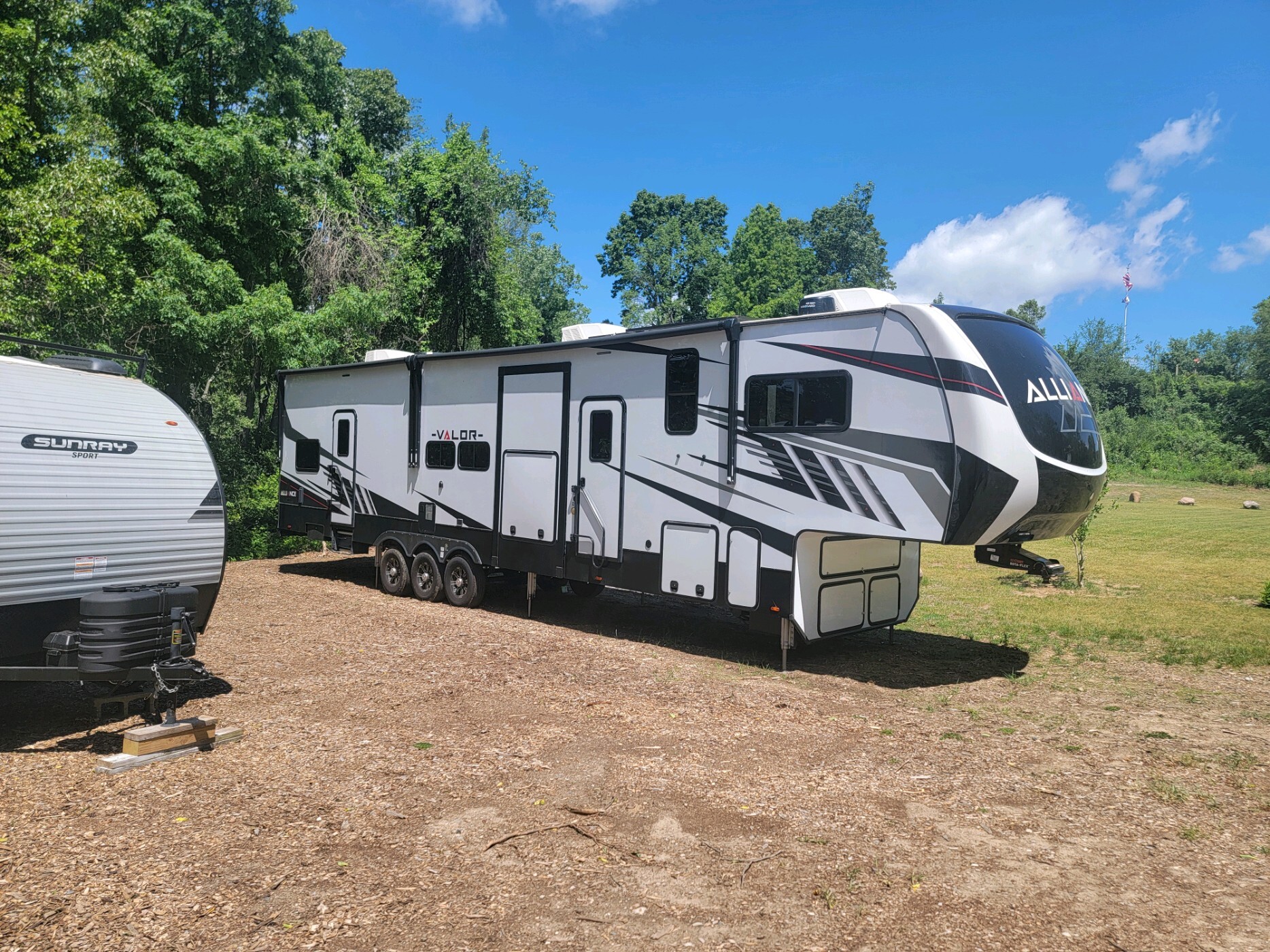 2022 Alliance Rv VALOR 40V13 RV