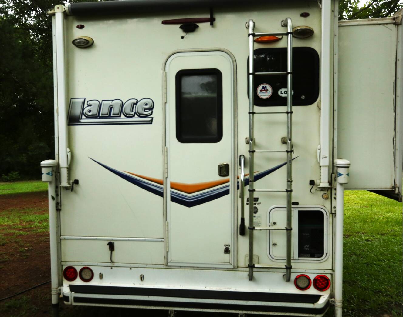 A photo of this 2013 Lance 1050S