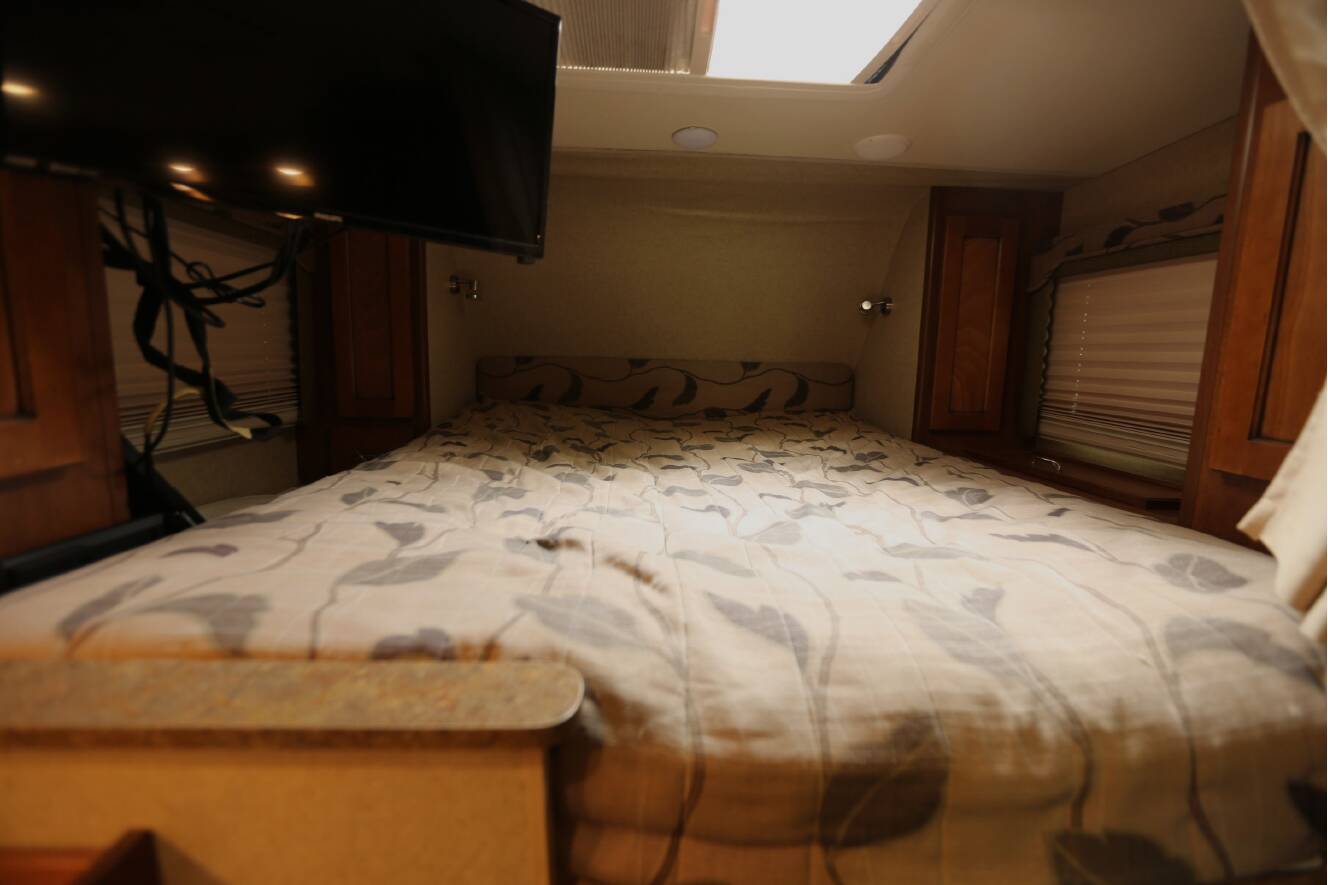 A photo of this 2013 Lance 1050S