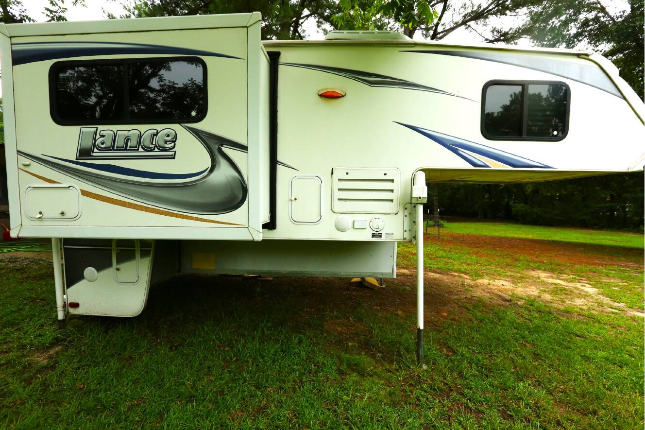 A photo of this 2013 Lance 1050S